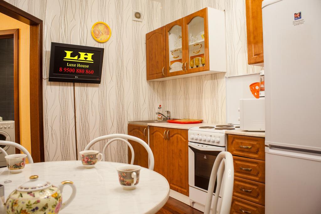 Apartment On Baikalskoy 202/4 Irkutsk Exteriör bild